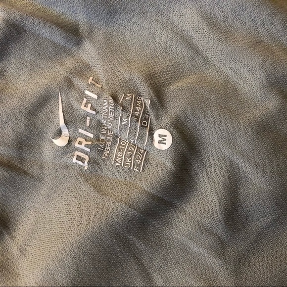 Nike Dri Fit Livestrong shorts Size Medium - Picture 3 of 4